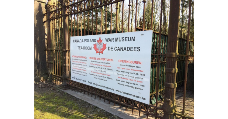 カナダ・ポーランド 戦争博物館入口